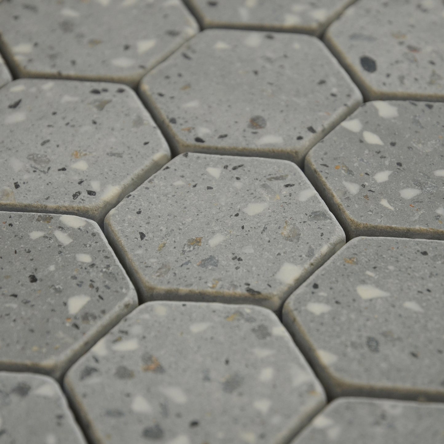 Mosaïque hexagone terrazzo dark grey