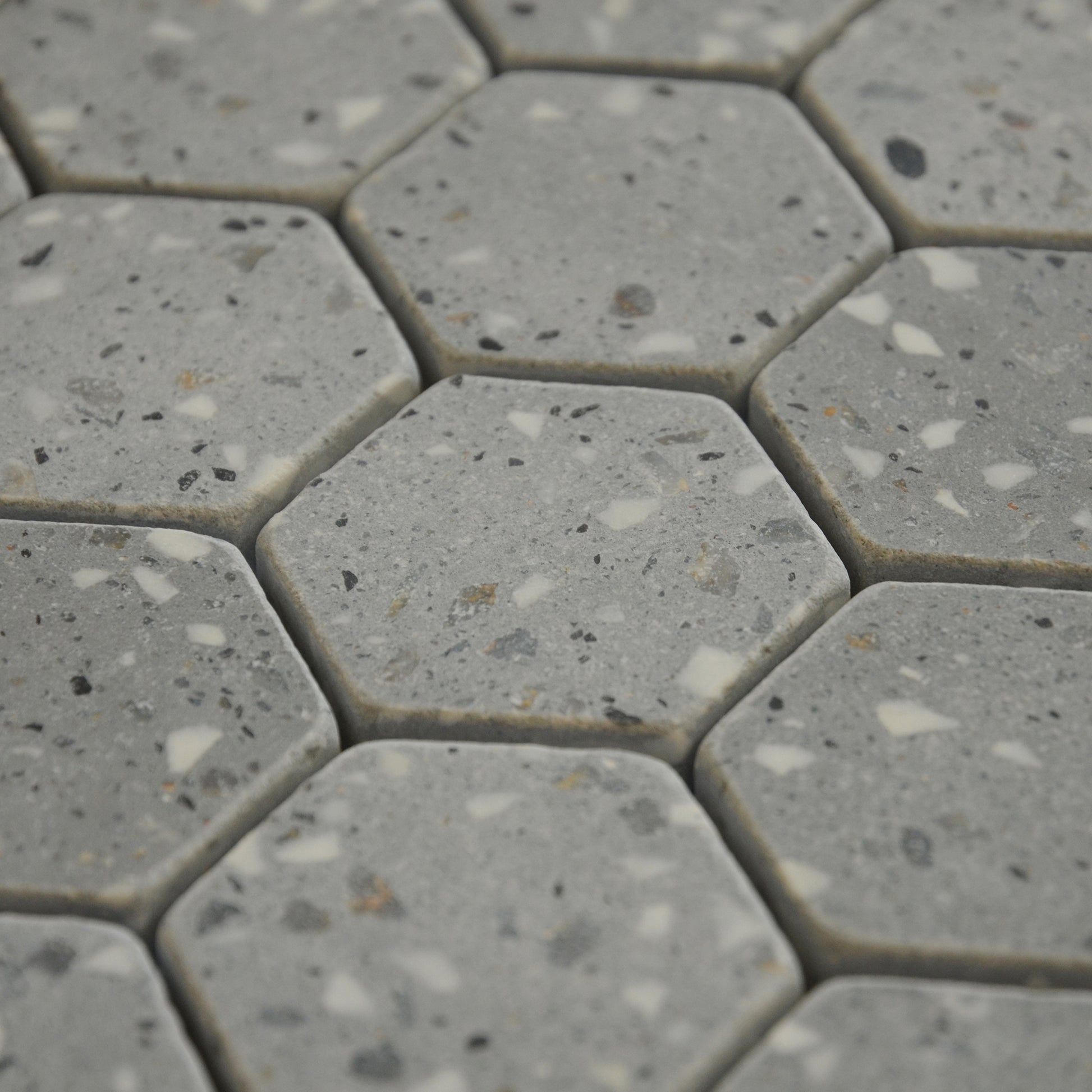 Mosaïque hexagone terrazzo dark grey