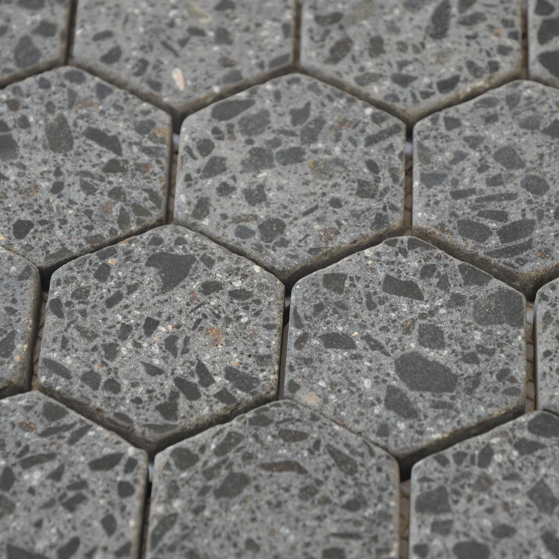 Mosaïque hexagone terrazzo black
