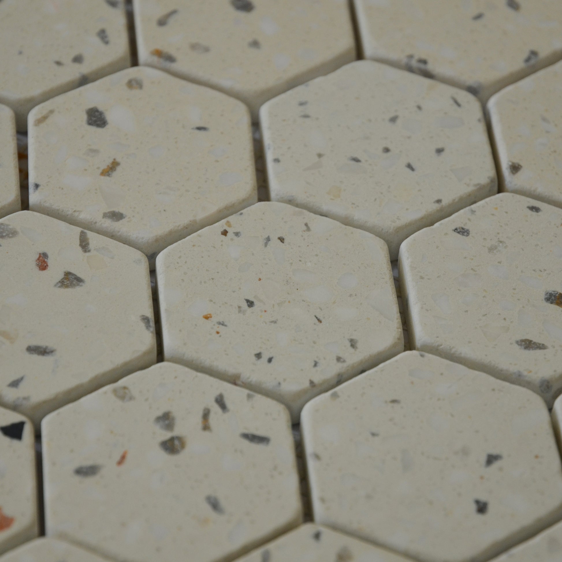 Mosaïque hexagone terrazzo ivoire