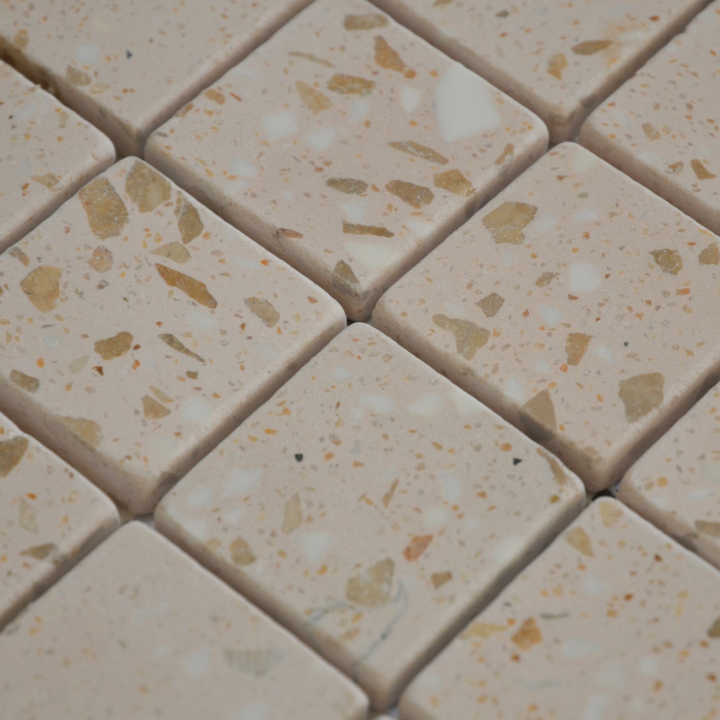 Mosaïque terrazzo nude