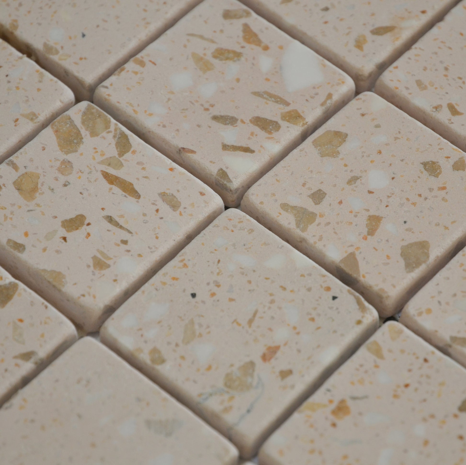 Mosaïque terrazzo nude